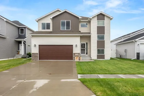 1038 Ashley Drive W