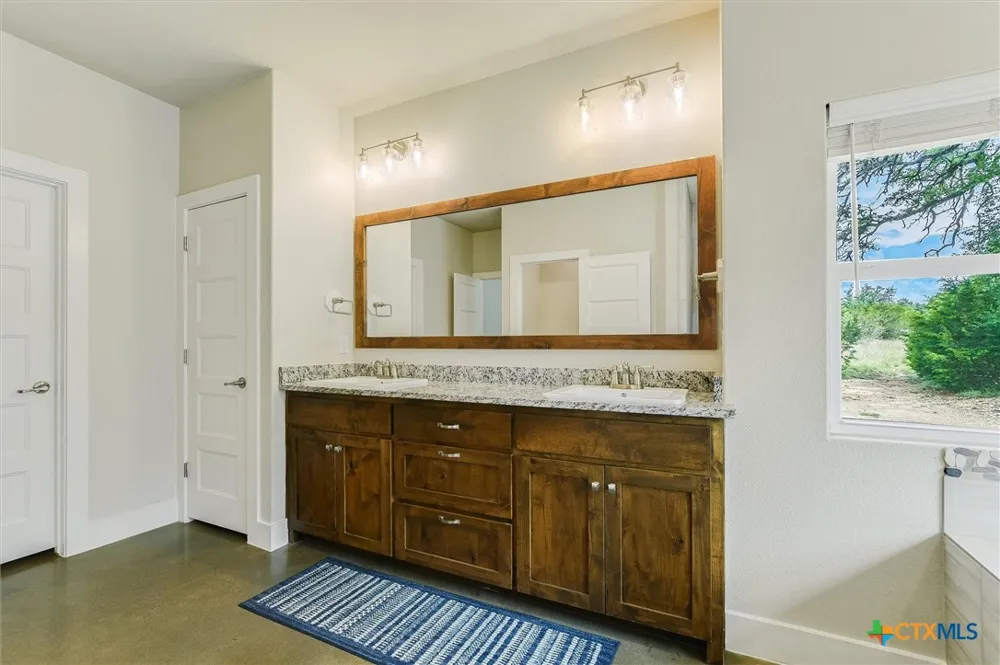 520 Murphy Drive Bertram, TX 78605