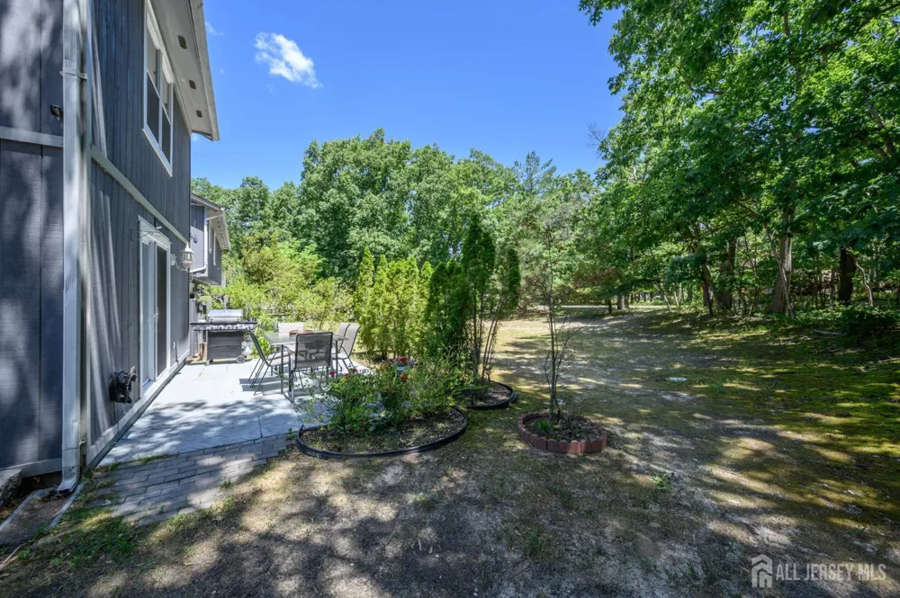 16 Finch Road Howell, NJ 07731