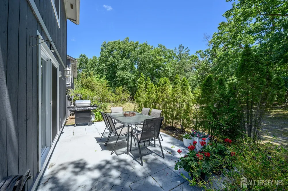 16 Finch Road Howell, NJ 07731