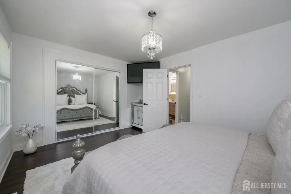 16 Finch Road Howell, NJ 07731