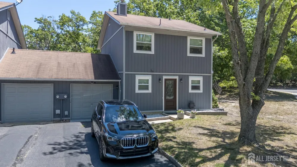 16 Finch Road Howell, NJ 07731