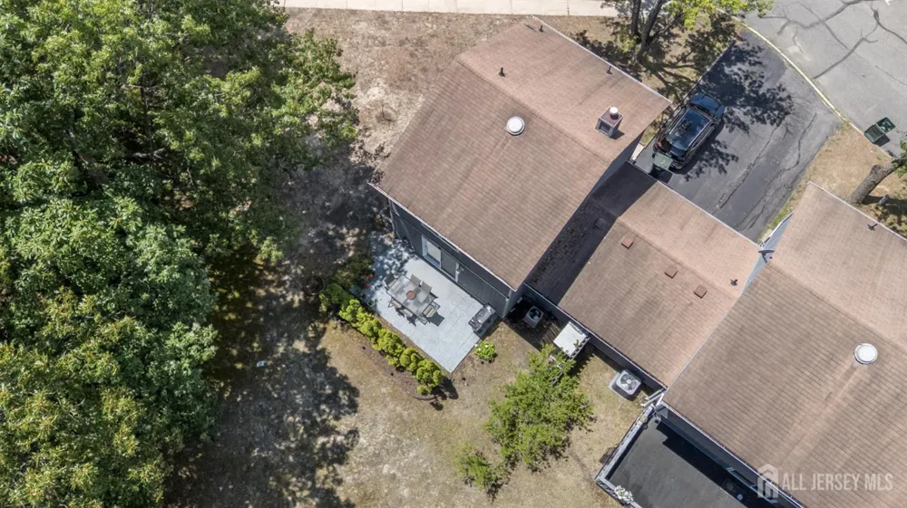 16 Finch Road Howell, NJ 07731
