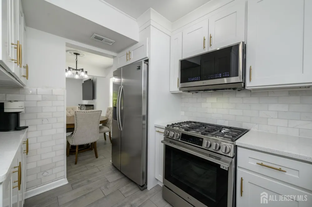 16 Finch Road Howell, NJ 07731
