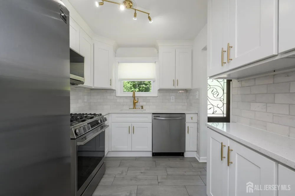 16 Finch Road Howell, NJ 07731