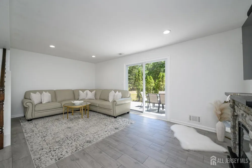 16 Finch Road Howell, NJ 07731