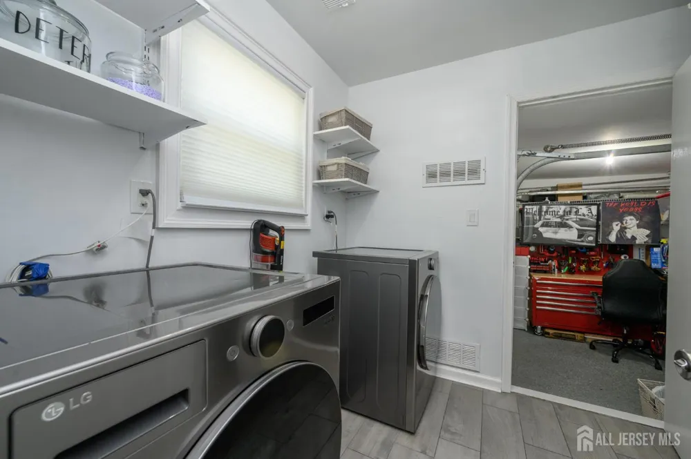 16 Finch Road Howell, NJ 07731