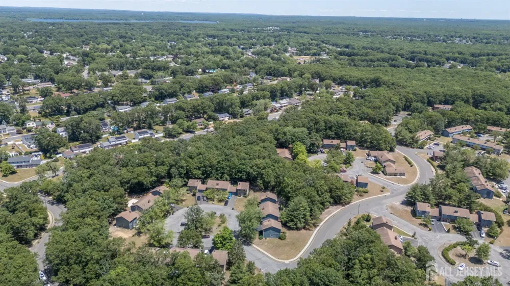 16 Finch Road Howell, NJ 07731