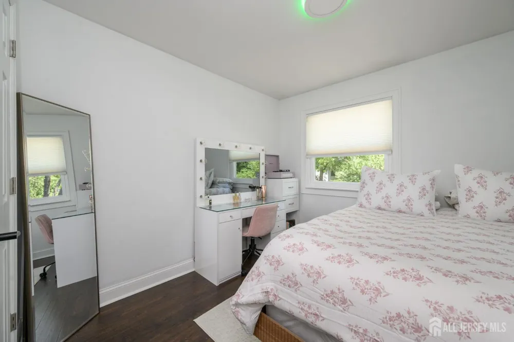 16 Finch Road Howell, NJ 07731