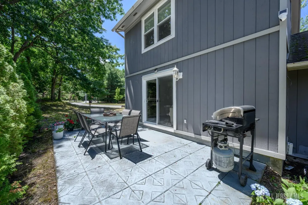 16 Finch Road Howell, NJ 07731