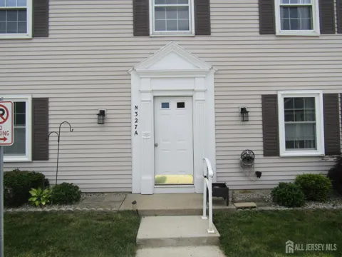 327 Nantuckett Lane #A