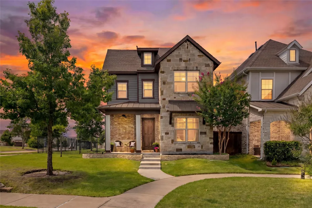 1820 Roundtree Circle W Fort Worth, TX 76008