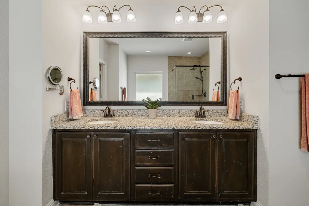 1820 Roundtree Circle W Fort Worth, TX 76008