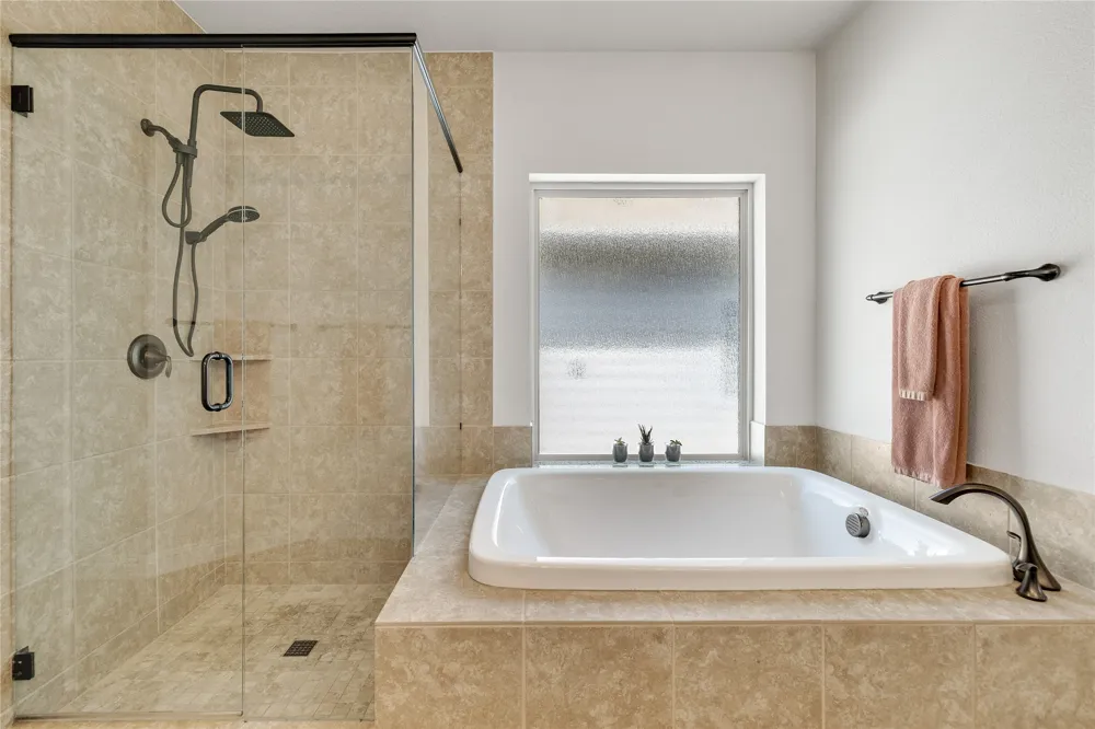 1820 Roundtree Circle W Fort Worth, TX 76008