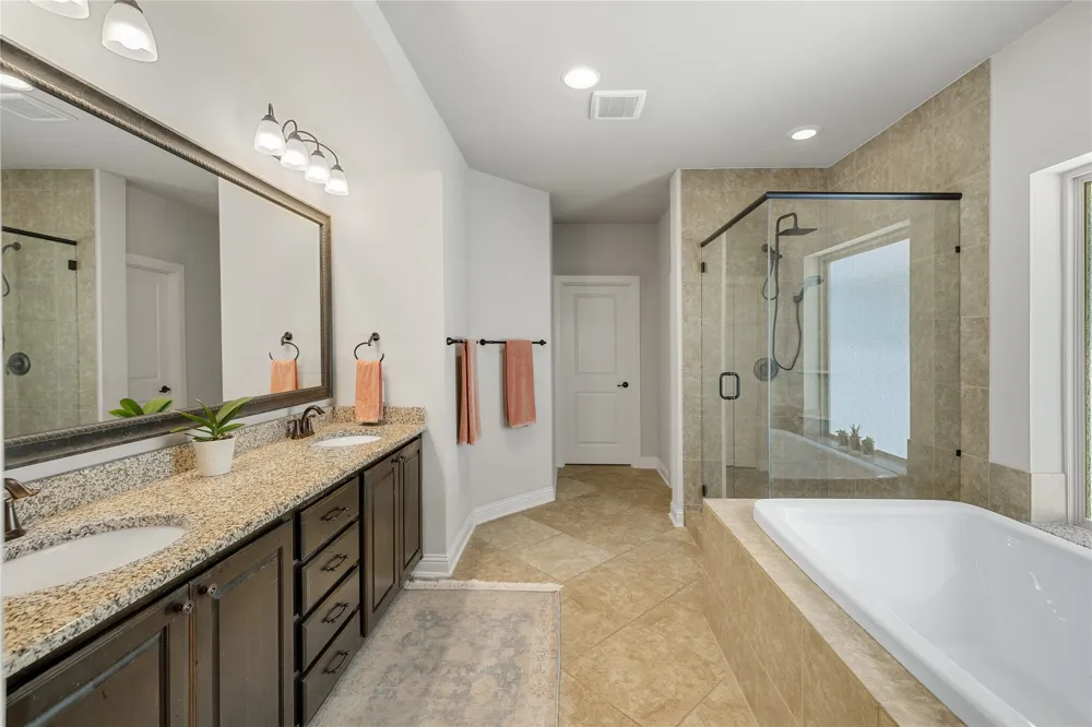 1820 Roundtree Circle W Fort Worth, TX 76008