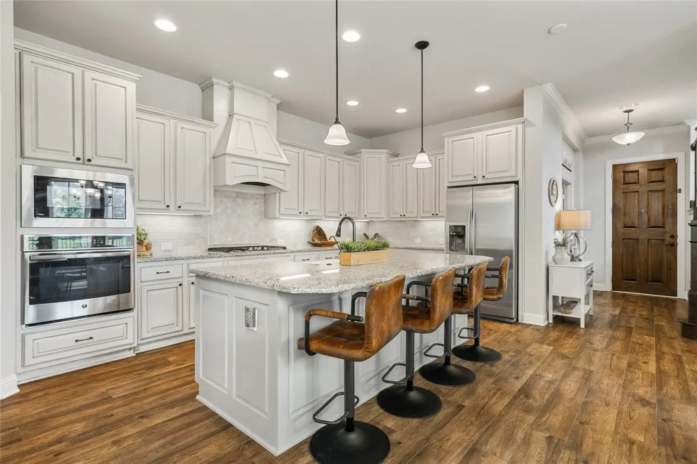 1820 Roundtree Circle W Fort Worth, TX 76008