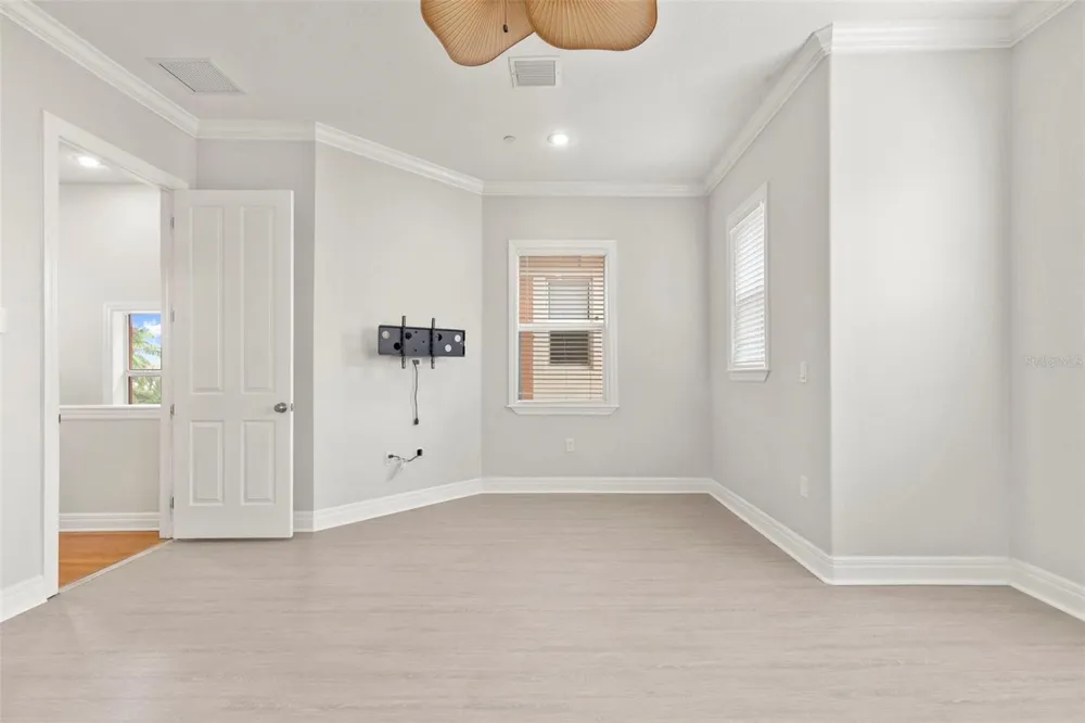 905 VILLA VENICIA WAY Tampa, FL 33606