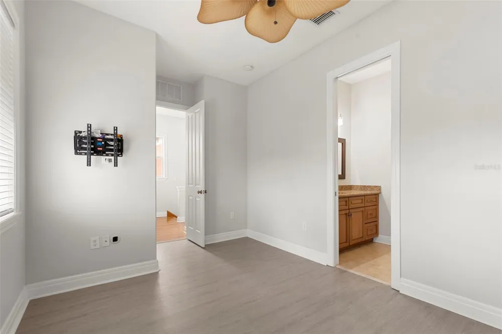 905 VILLA VENICIA WAY Tampa, FL 33606