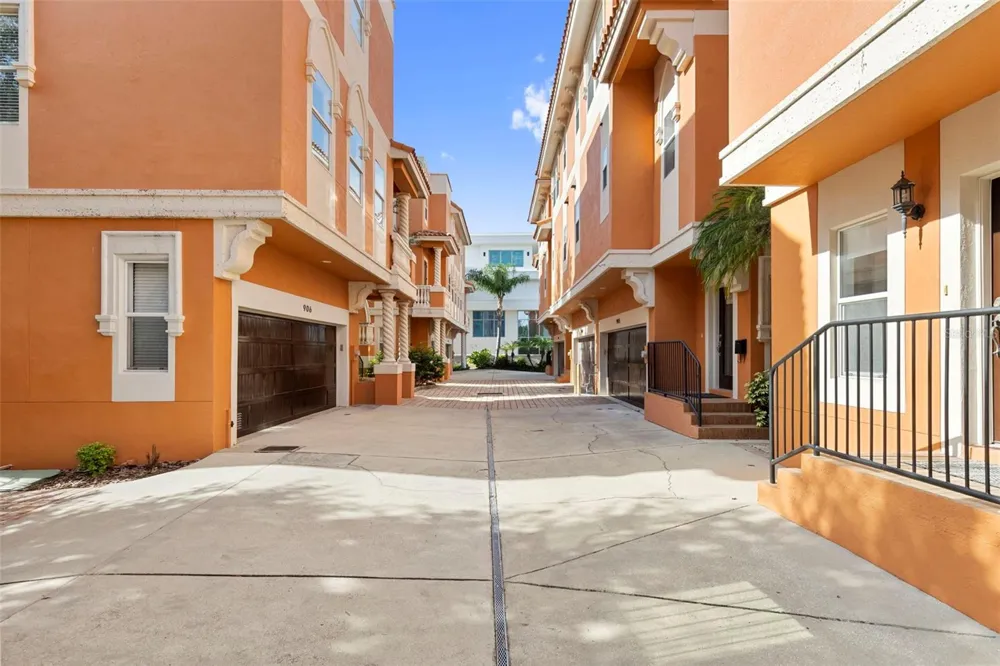 905 VILLA VENICIA WAY Tampa, FL 33606