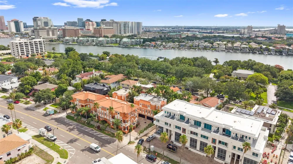905 VILLA VENICIA WAY Tampa, FL 33606