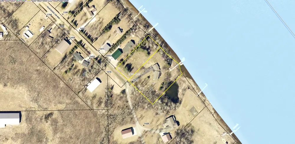 1421 Riverside Drive NW Baudette, MN 56623