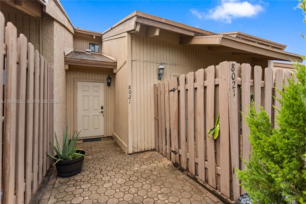 8021 SW 21st Ct Davie, FL 33324