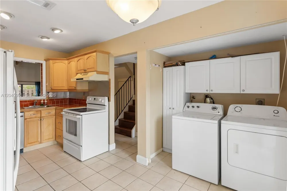 8021 SW 21st Ct Davie, FL 33324
