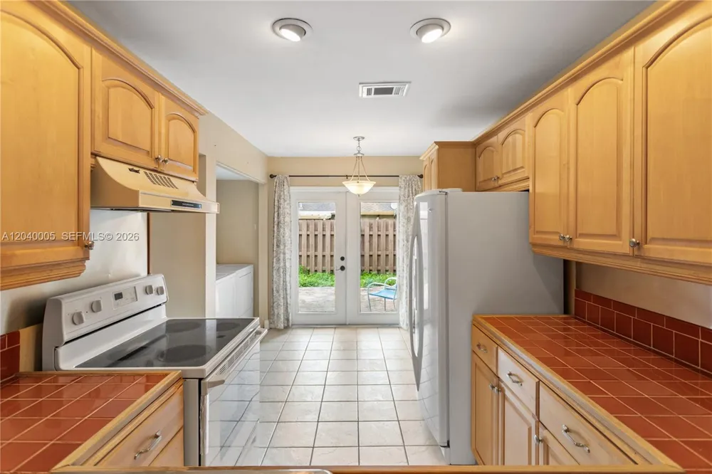 8021 SW 21st Ct Davie, FL 33324
