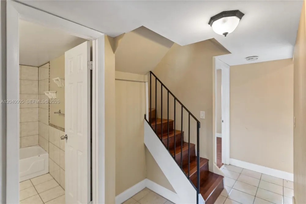 8021 SW 21st Ct Davie, FL 33324