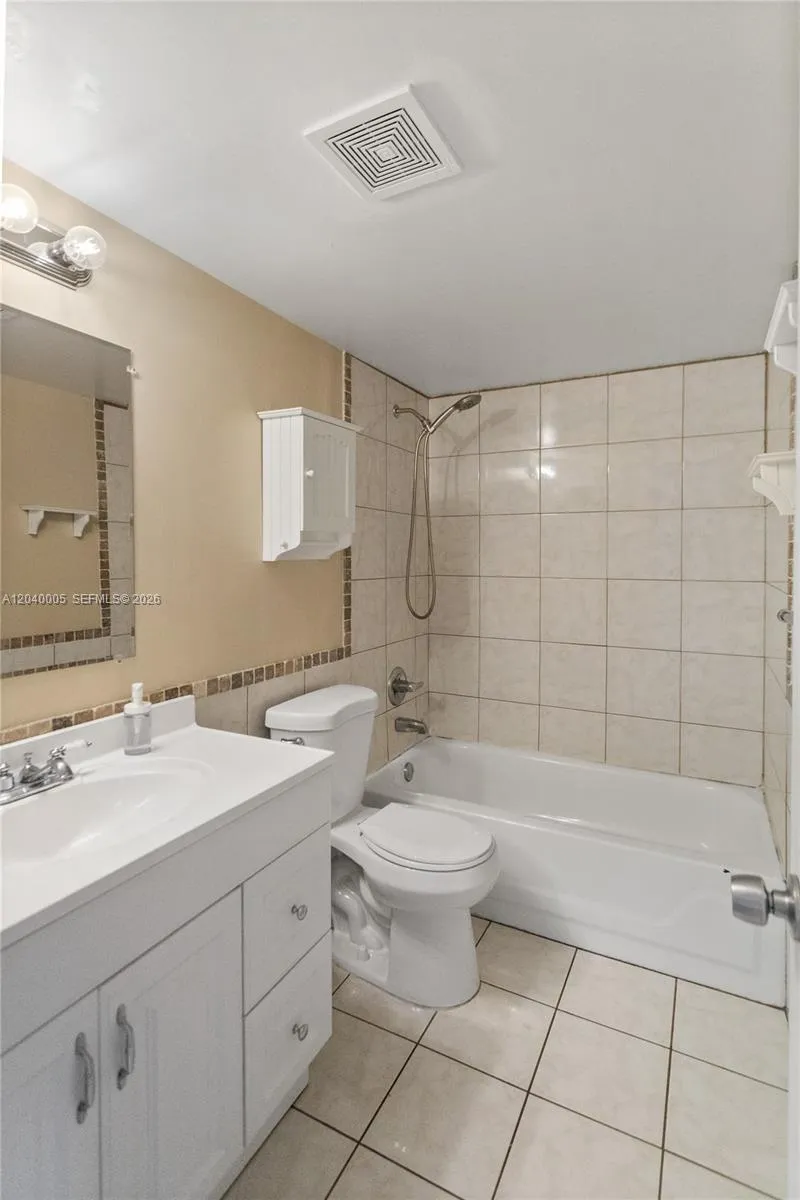 8021 SW 21st Ct Davie, FL 33324