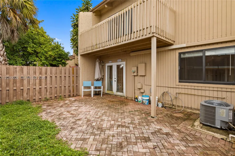 8021 SW 21st Ct Davie, FL 33324