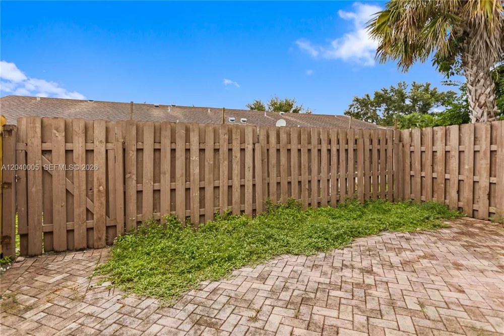 8021 SW 21st Ct Davie, FL 33324