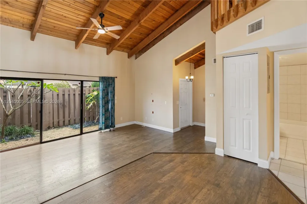 8021 SW 21st Ct Davie, FL 33324