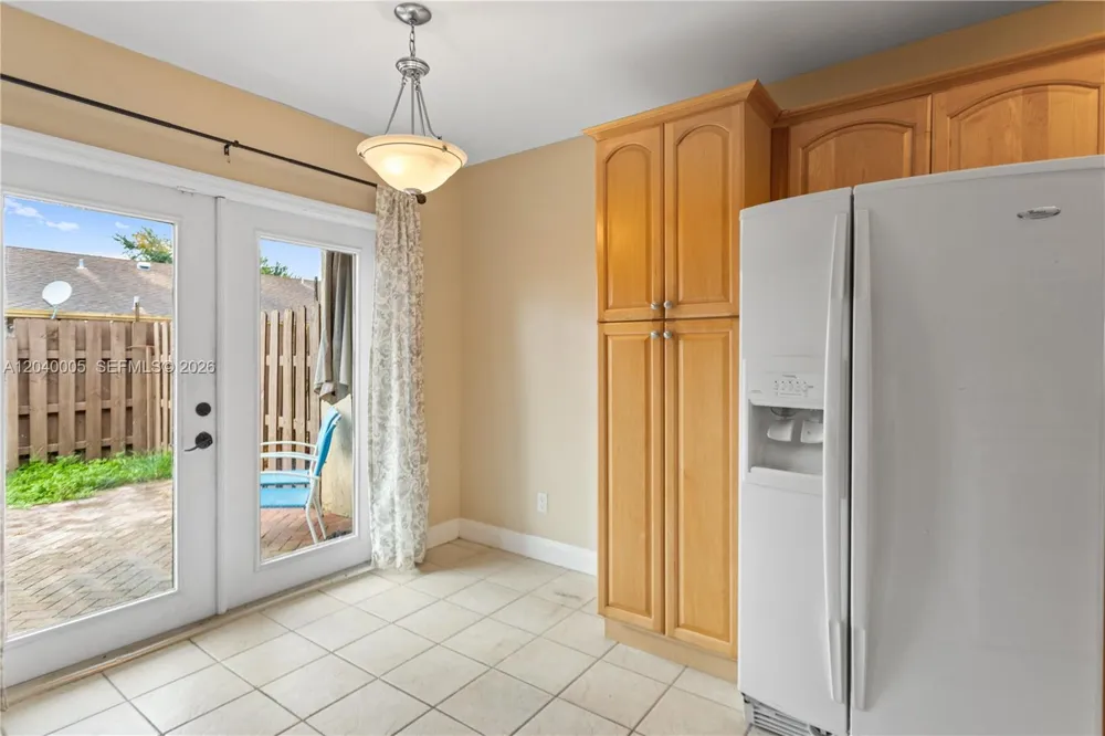 8021 SW 21st Ct Davie, FL 33324