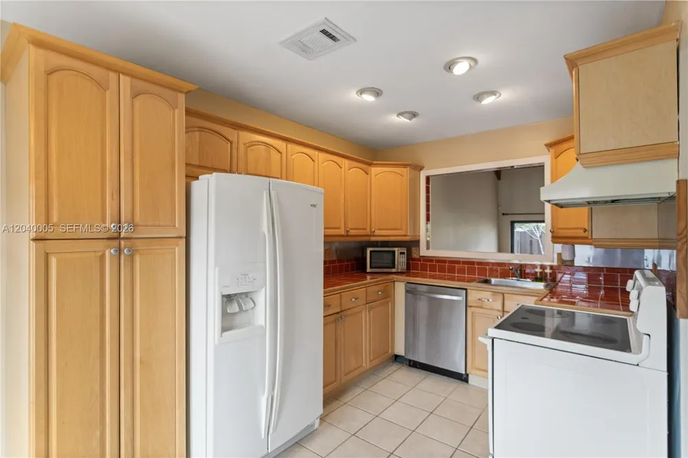 8021 SW 21st Ct Davie, FL 33324