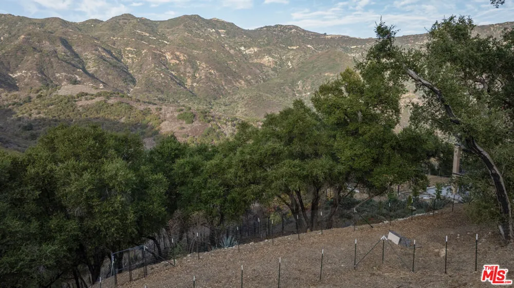 26235 Idlewild Way Malibu, CA 90265