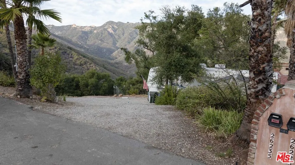 26235 Idlewild Way Malibu, CA 90265