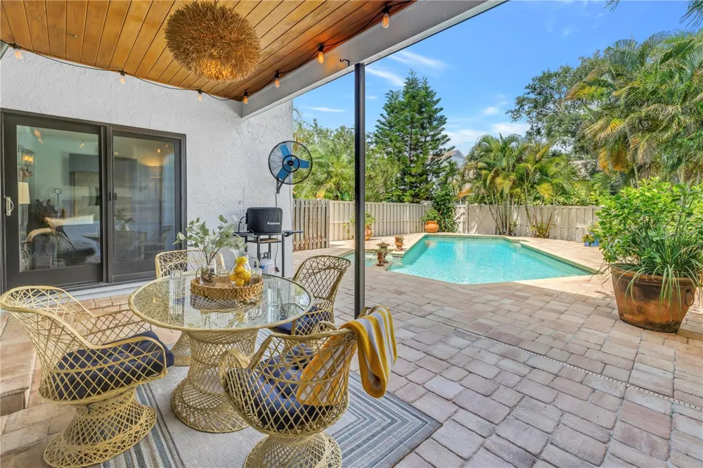 990 SAN CARLOS COURT NE St Petersburg, FL 33702