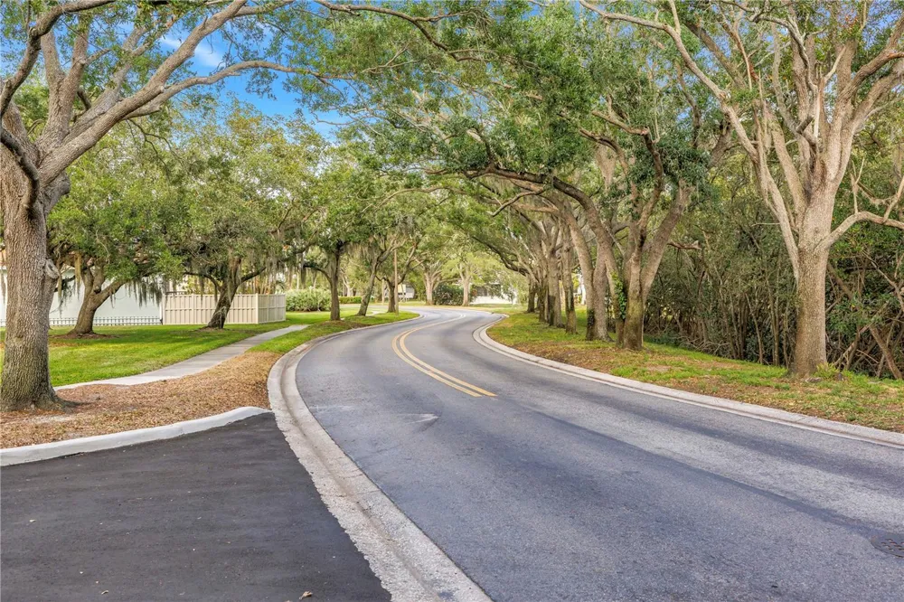 990 SAN CARLOS COURT NE St Petersburg, FL 33702