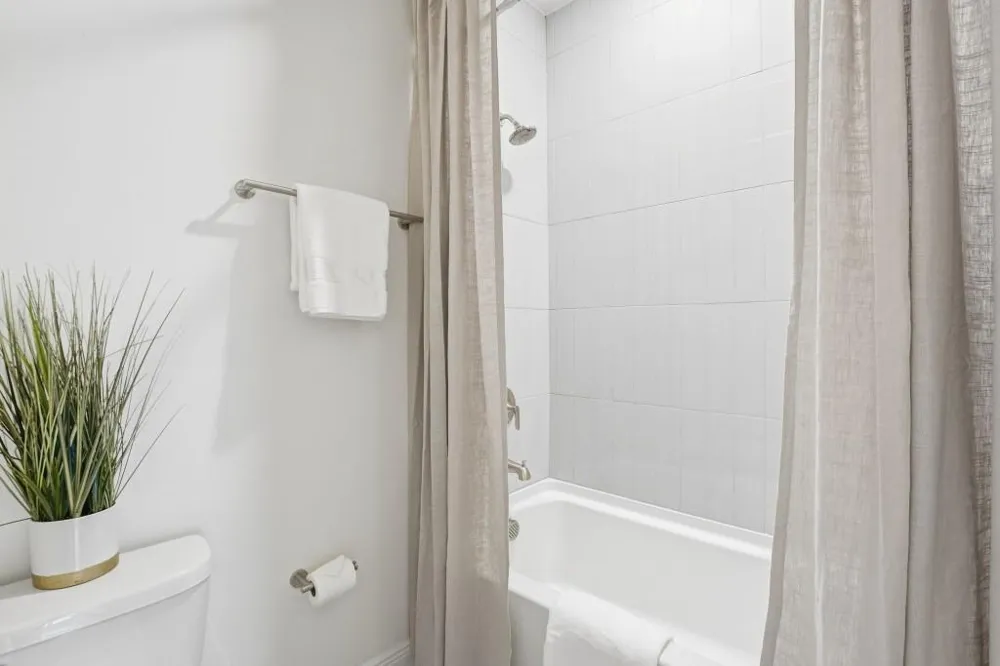 110 Via Roma Woodstock, GA 30189