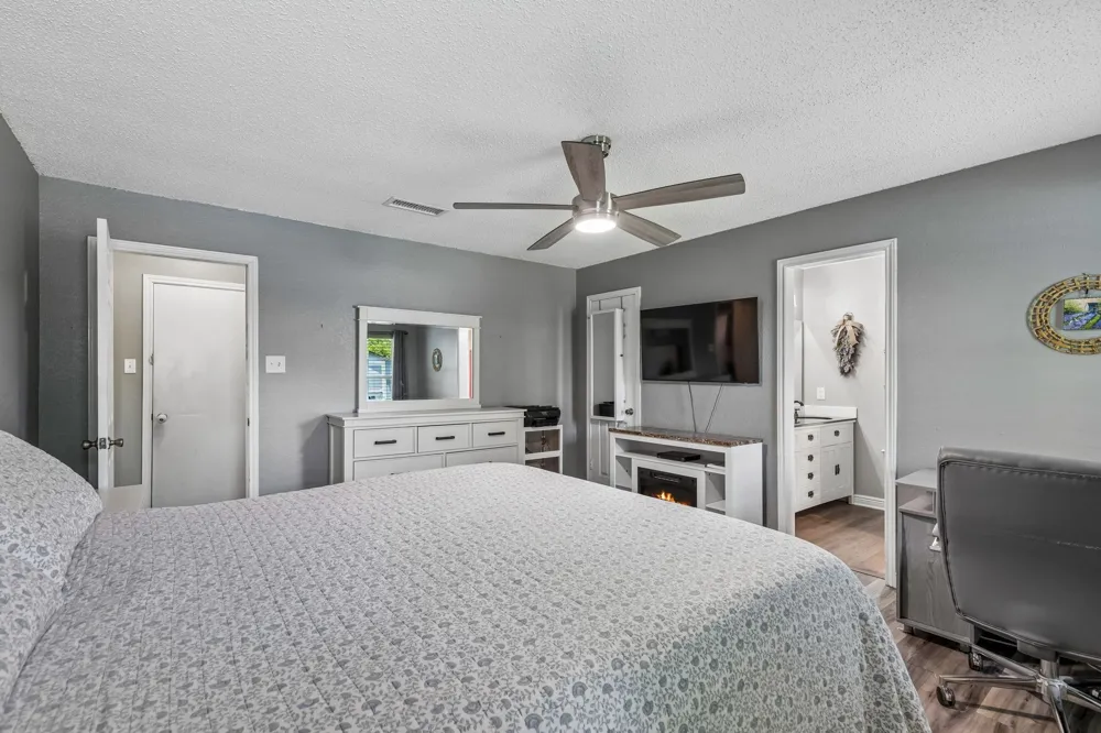 6417 Loma Vista Drive Watauga, TX 76148