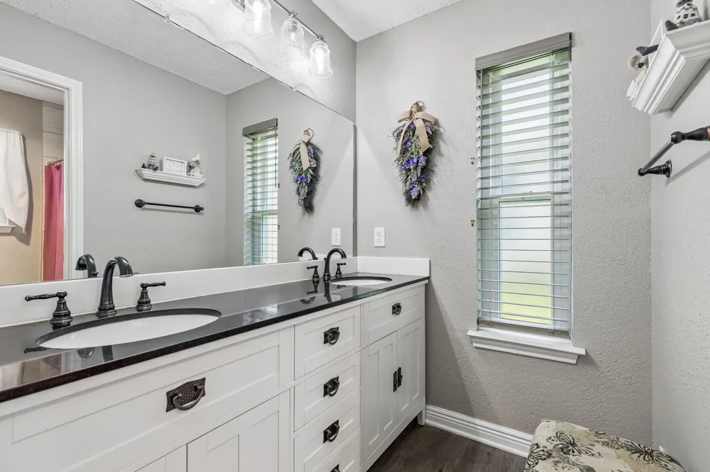 6417 Loma Vista Drive Watauga, TX 76148