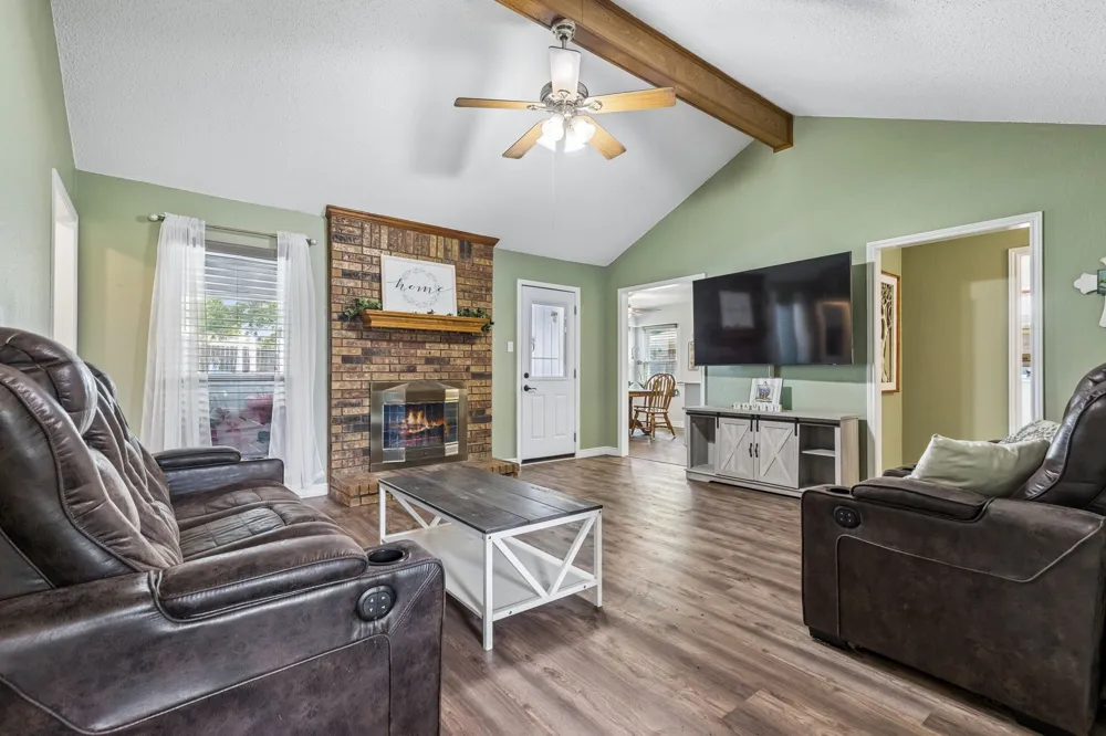 6417 Loma Vista Drive Watauga, TX 76148