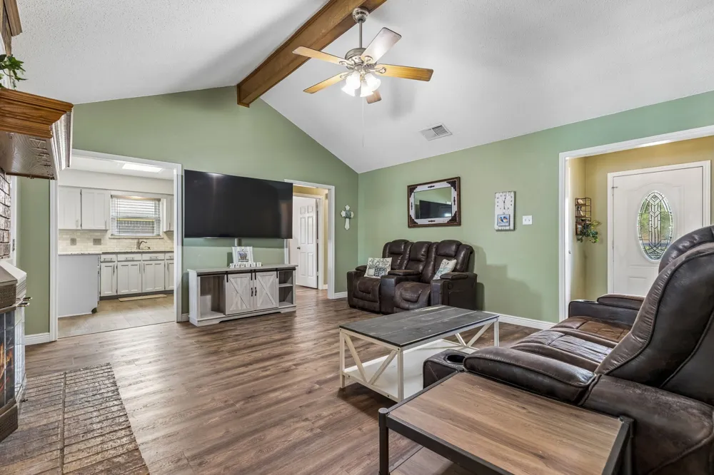 6417 Loma Vista Drive Watauga, TX 76148