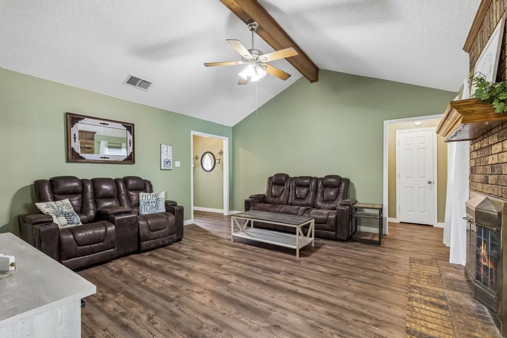 6417 Loma Vista Drive Watauga, TX 76148
