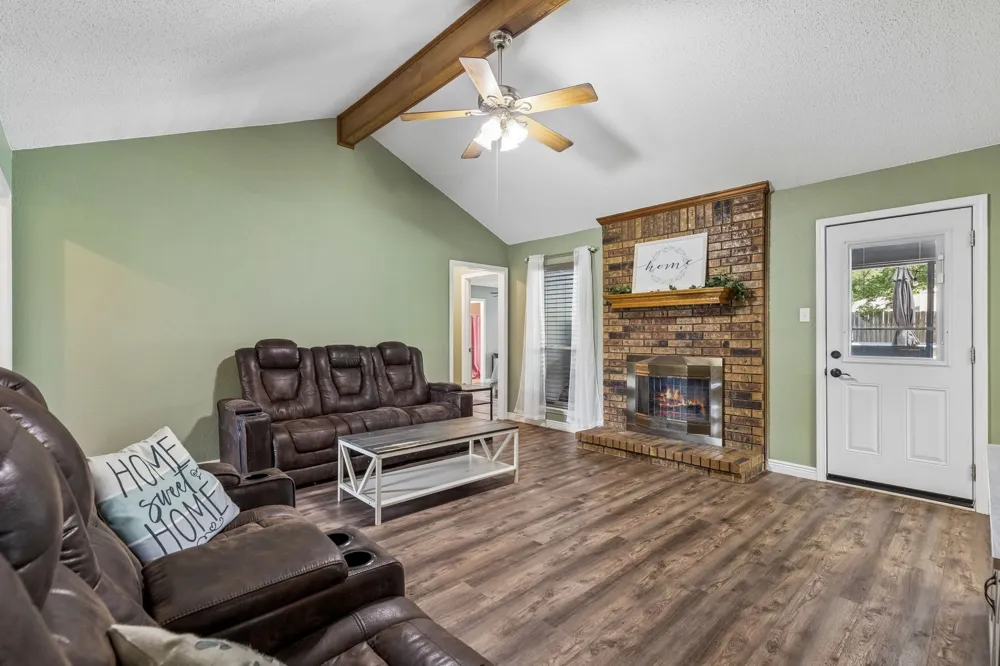 6417 Loma Vista Drive Watauga, TX 76148