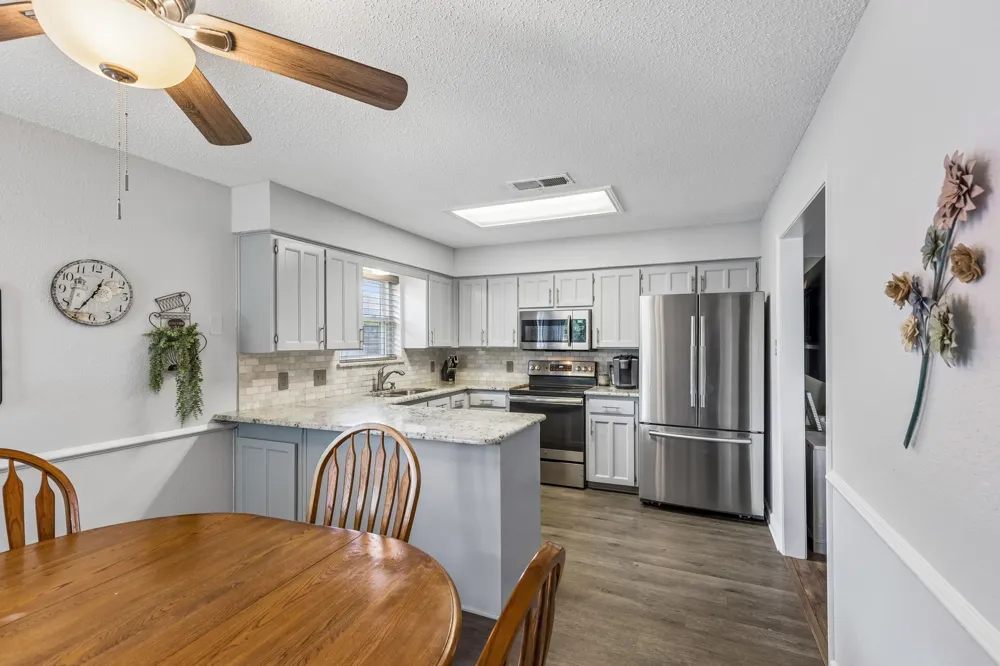 6417 Loma Vista Drive Watauga, TX 76148