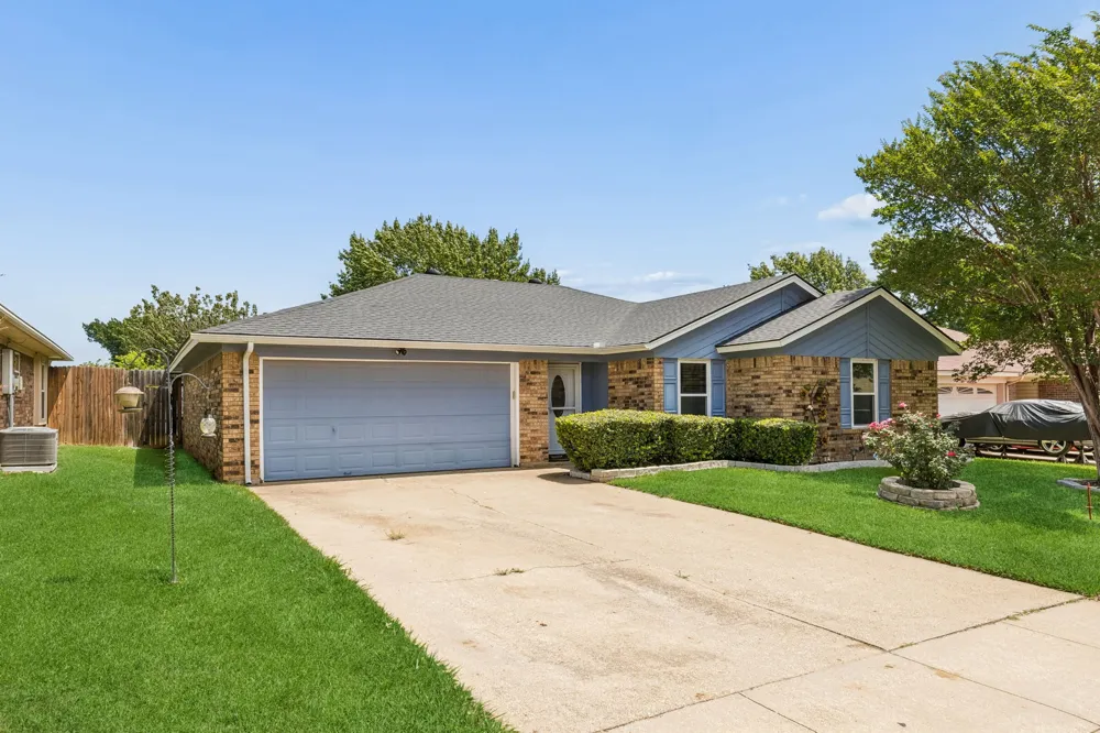 6417 Loma Vista Drive Watauga, TX 76148