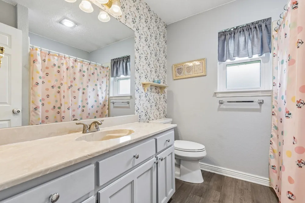 6417 Loma Vista Drive Watauga, TX 76148