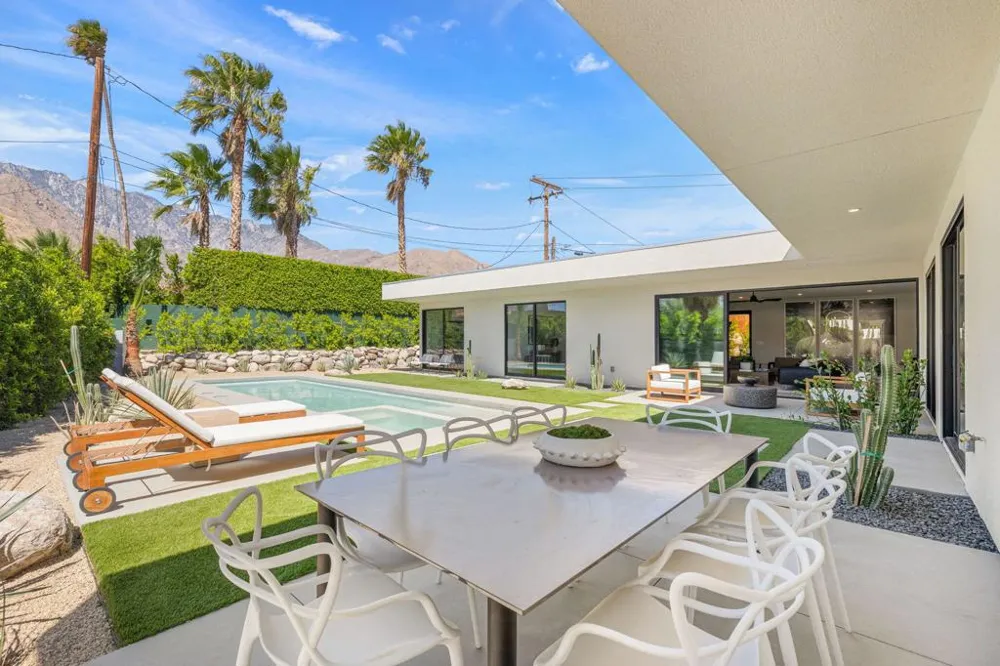 775 W Cabrillo Road Palm Springs, CA 92262